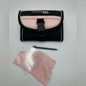 Nintendo DS Lite Pink Carrying Case w Stylus, Screen Protectors and Screen Cloth